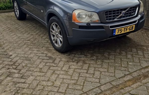 Volvo XC90 V8